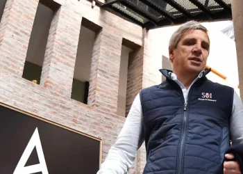 Caputo exhortó a los empresarios a que cumplan con la baja de precios