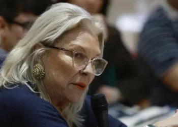 Carrió: «El Gobierno tiene miedo de salir del cepo»