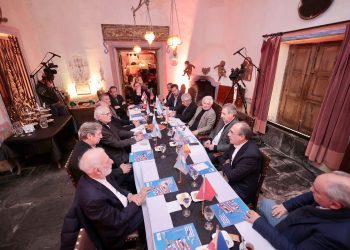 Con Omar Félix como anfitrión, se realizó la importante charla-debate de referentes diplomáticos y ex intendentes