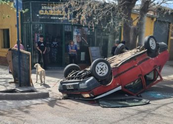 Choque y vuelco en Pueblo Diamante