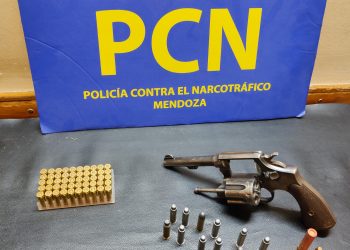 Detienen a una «narcomamá» con drogas y armas