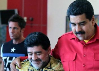 Maduro invocó al fantasma de Maradona para que moleste a Milei: «Que le jale las patas y no lo deje dormir»