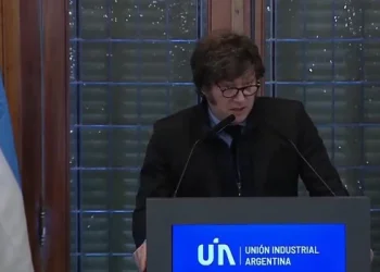 Milei anunció en la UIA la eliminación del Impuesto País en diciembre