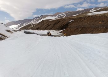 Avalanchas, desprendimientos, hielo y miles de metros cúbicos de nieve en el despeje del Paso Pehuenche