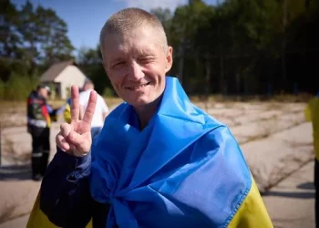 Rusia y Ucrania canjean 206 soldados, incluido los militares rusos apresados en Kursk