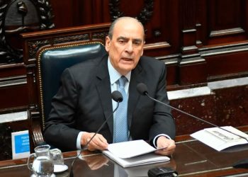 Dura advertencia de Francos: «Si Aerolíneas Argentinas no se adapta, va a desaparecer»