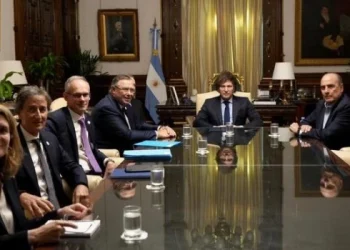 Milei y Francos recibieron en la Casa Rosada al CEO de TotalEnergies
