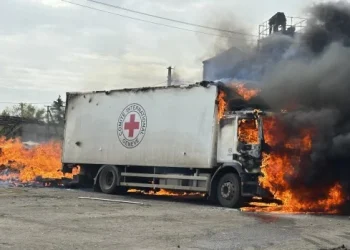 Zelenski denuncia la muerte de tres trabajadores de la Cruz Roja en un ataque ruso