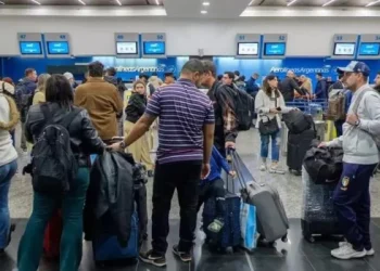 Tres gremios aeronáuticos anunciaron un paro por 24 horas desde el viernes al mediodía
