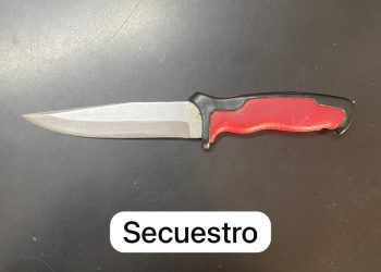 Aprehenden a un joven y le secuestran un cuchillo