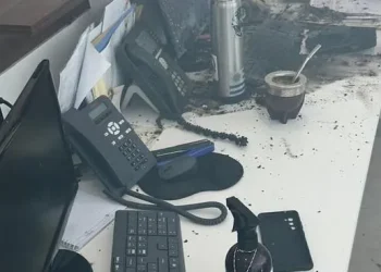 Así quedó la oficina donde explotó el paquete sospechoso enviado a Pino en La Rural