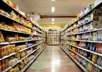 En agosto el consumo masivo cayó 17,2%, la mayor baja interanual de los últimos tres años