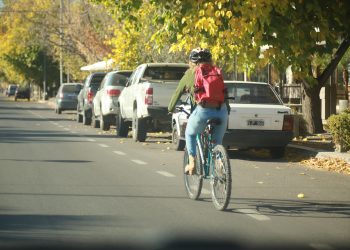 Buscan que super y bancos tengan una zona para guardar la bicicleta y se avanza en la regulación del estacionamiento de casillas