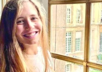 Paseaba por Nápoles con su novio, le cayó una estatua de 2 kilos en la cabeza y murió