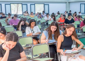 Materia pendiente: informe refleja que sólo cuatro de cada diez jóvenes continúa sus estudios de nivel superior