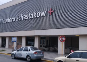 Violento asalto a dos hombres en calle Edison