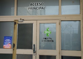 Violento asalto a dos hombres en calle Edison