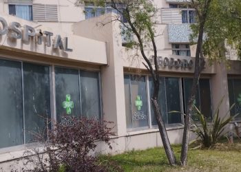 Violento asalto a dos hombres en calle Edison