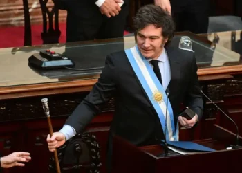 Javier Milei presentó el Presupuesto 2025 y condicionó el crecimiento del país a que los gobernadores hagan un ajuste adicional de USD 60 mil millones