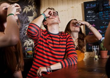 Consumo problemático: alerta por la edad de iniciación y las nuevas sustancias