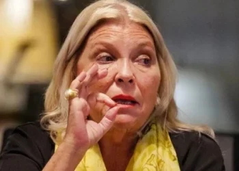 Carrió: «Milei está jugando con fuego; si Cristina le gana la provincia de Buenos Aires, cae el Gobierno»