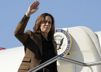 Kamala Harris está en “excelente estado de salud”, asegura su médico