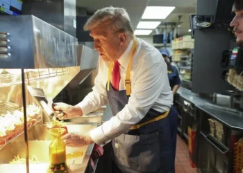 Trump gana terreno a Harris y las elecciones se perfilan como las más ajustadas del siglo