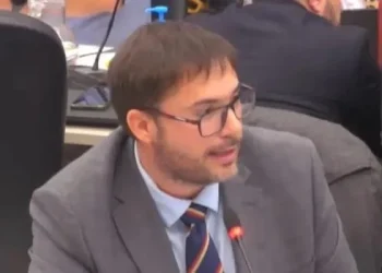 La oposición consiguió en Diputados un dictamen para limitar el poder de los DNU