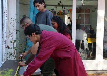 El taller de madera de APRID fabrica y vende muebles para “auto sustentarse”