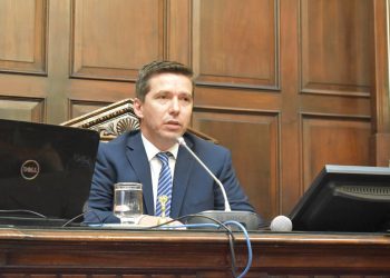 El gobierno provincial presentó el Presupuesto 2025 en la Legislatura