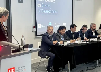 Cornejo destacó el potencial minero de Mendoza en una universidad de Londres