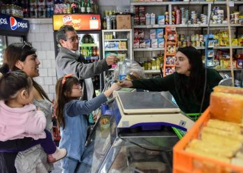 Aunque la inflación general desacelera, el precio de los alimentos sigue inestable