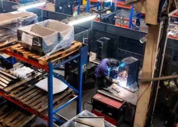 La actividad económica bajó 3,8% interanual durante agosto