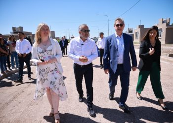 El Gobernador Cornejo y el intendente de San Rafael entregaron viviendas en el Sur