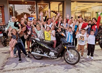 Solidaridad: la comunidad educativa unida para ayudar a una maestra que le robaron la moto