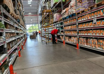 Comercio mayorista en crisis: la caída de ventas desafía al sector y plantea un futuro incierto