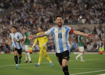 Con tres goles de Messi, Argentina goleó a Bolivia