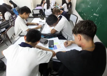 Secundaria en Mendoza: buscan tener menos teoría y más tecnología en las aulas