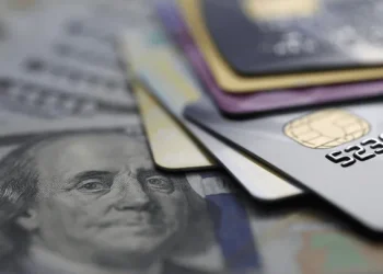 Impuesto PAIS: AFIP inicia la devolución de percepciones del dólar tarjeta y ahorro, por $139.600 millones