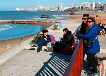 Un informe propone reducir los fines de semana largos y fomentar el turismo receptivo en Argentina: De qué se trata