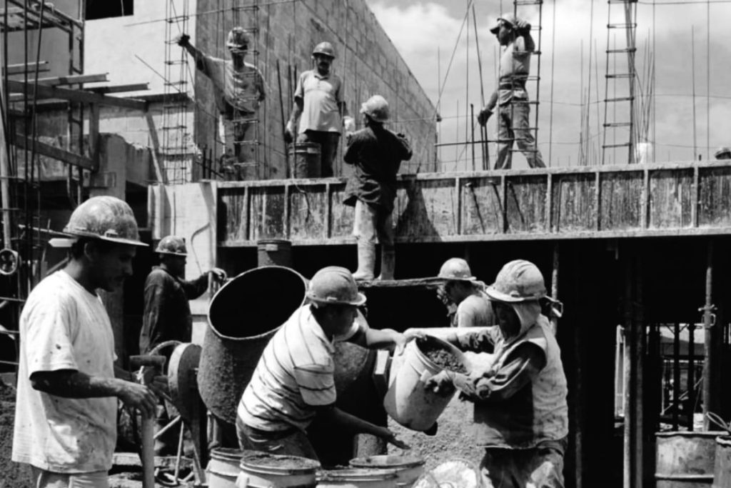 La crisis del empleo en Argentina: el 36% de los trabajadores están “en  negro” - Diario San Rafael