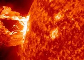 La llamarada solar más potente de los últimos siete años llegaría a la Tierra este domingo: cómo afectará a la tecnología