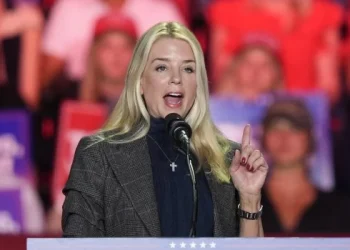 Trump eligió a Pam Bondi como candidata a fiscal general, tras la retirada de Matt Gaetz
