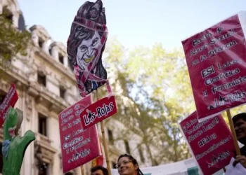 Feministas marchan este lunes contra Milei