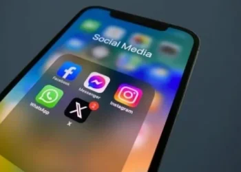 Australia aprueba la primera ley del mundo que prohíbe el acceso a redes sociales a menores de 16 años