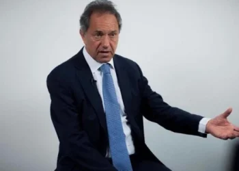 Scioli anunció que se podrá pagar pasajes aéreos hasta en 18 cuotas sin interés