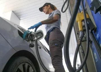 El Gobierno definió cuánto subirán las tarifas de luz y gas y los combustibles en diciembre