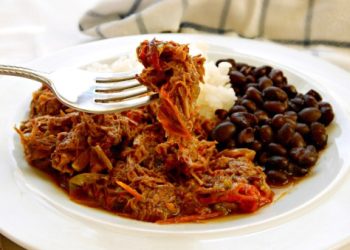 Cómo se hace la Ropa Vieja, el tradicional plato cubano para aprovechar las sobras del asado