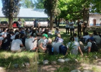 Alumnos de Santa Fe y Ciudad de Mendoza conocieron el trabajo del INTA Rama Caída