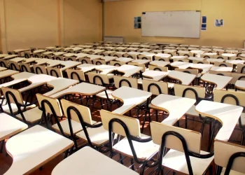 Escándalo: Denuncian a un docente de la carrera de enfermería en Tucumán por aprobar a alumnos a cambio de favores sexuales